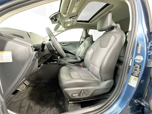 Used 2023 Kia Niro EX Touring image 4
