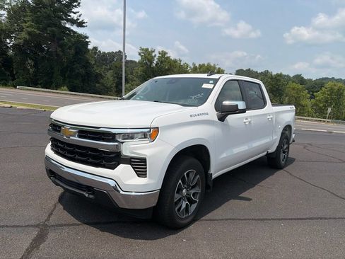 Used 2023 Chevrolet Silverado 1500 LT AWD/4WD image 4