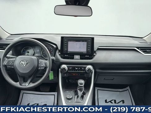 Used 2021 Toyota RAV4 LE AWD/4WD image 17