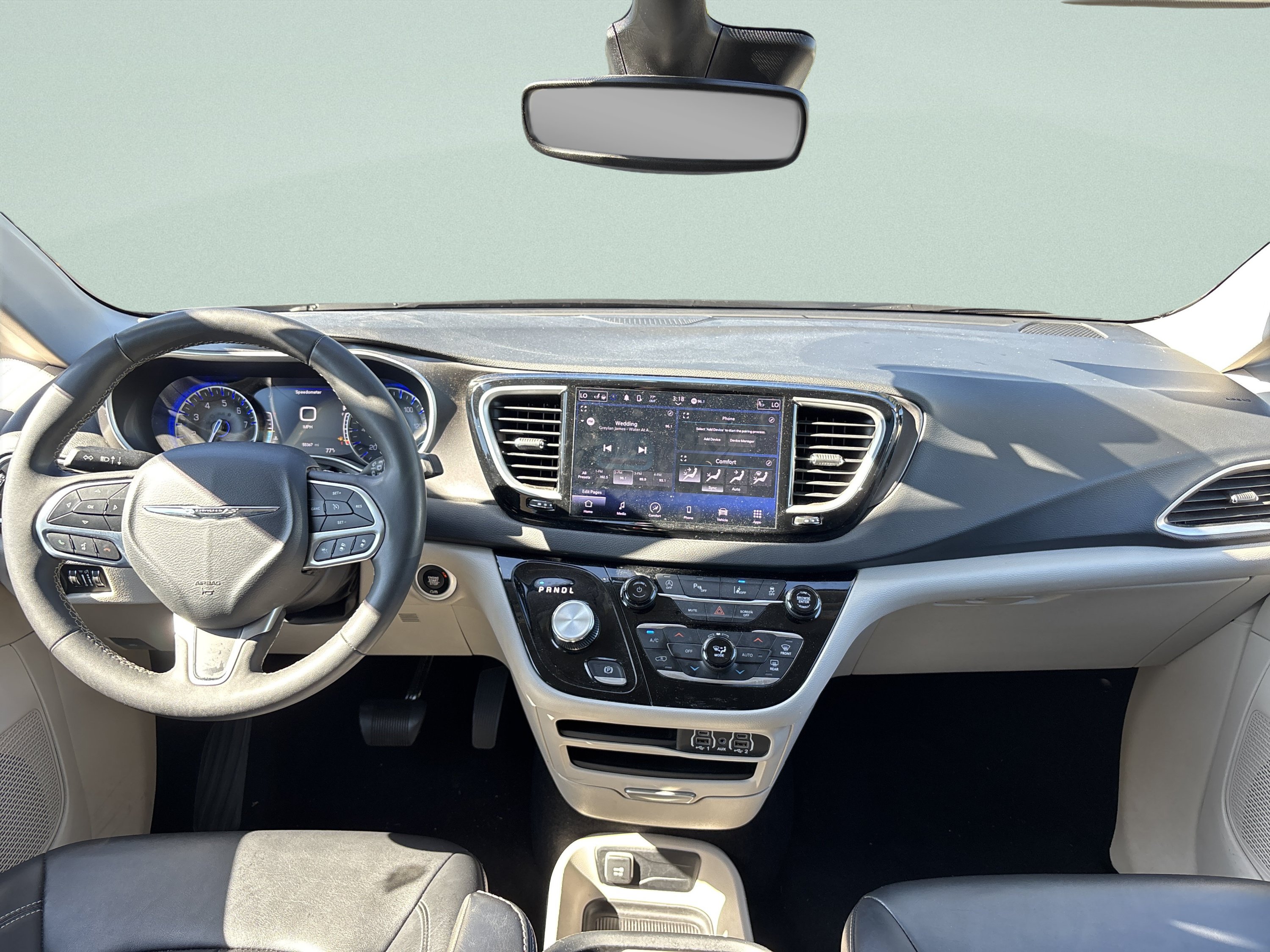 Used 2024 Chrysler Pacifica Touring-L FWD image 24