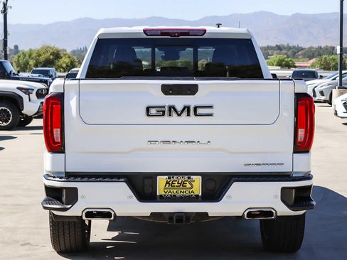 Used 2022 GMC Sierra 1500 Denali w/ Denali Reserve Package AWD/4WD image 3