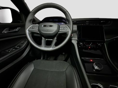 New 2025 Jeep Grand Cherokee L Altitude AWD/4WD image 28