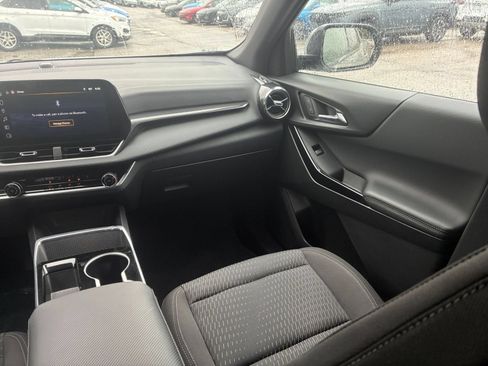 Used 2025 Chevrolet Equinox LT FWD image 30