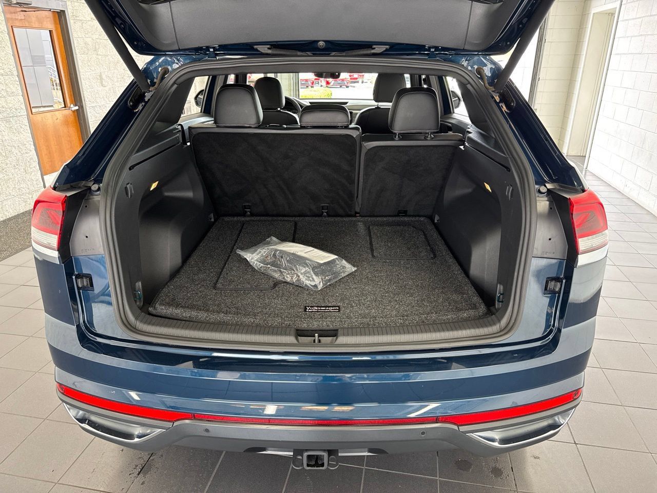 Used 2021 Volkswagen Atlas Cross Sport SE w/ Panoramic Sunroof Package AWD/4WD image 9