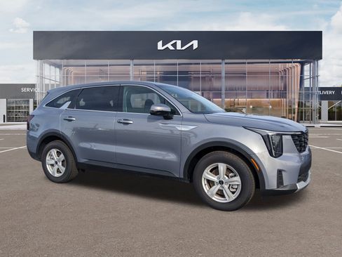 Used 2025 Kia Sorento LX image 1