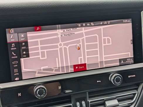 Used 2025 Porsche Macan image 18