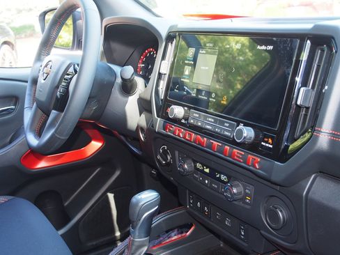 Used 2025 Nissan Frontier PRO-4X w/ Pro Convenience Package AWD/4WD image 11