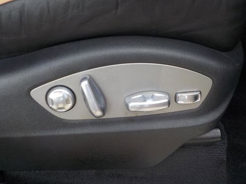 Used 2016 Porsche Cayenne w/ Premium Package image 32