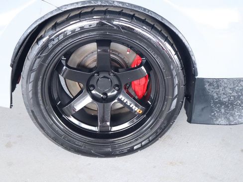 Used 2020 Nissan 370Z NISMO RWD image 5