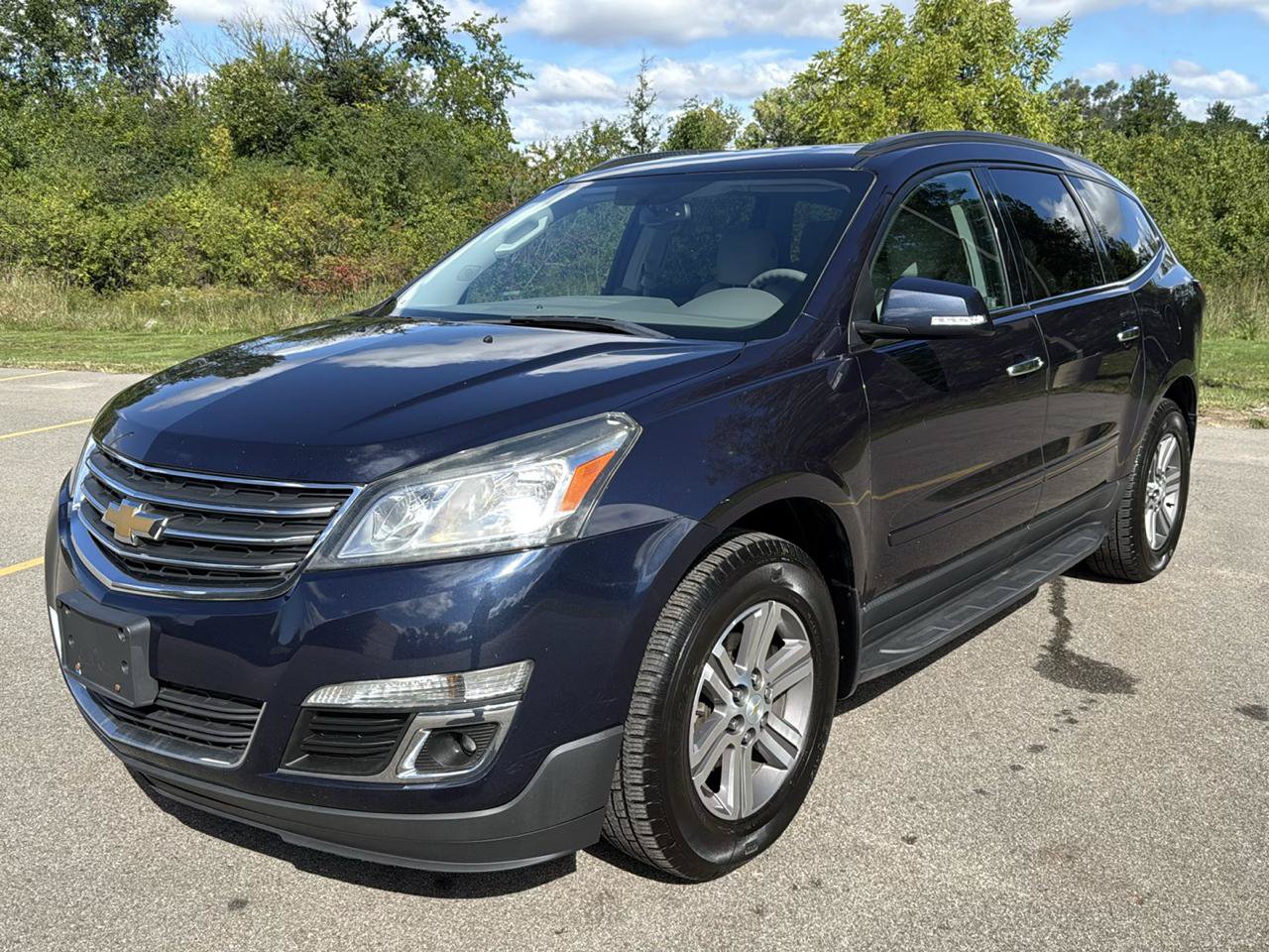 Used 2017 Chevrolet Traverse LT FWD image 1
