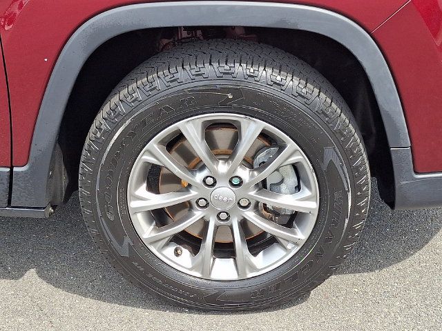 Used 2020 Jeep Cherokee Latitude Plus AWD/4WD image 18