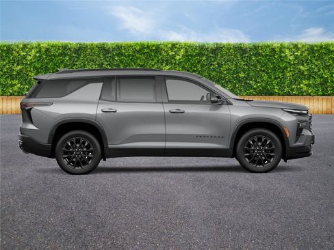 New 2026 Chevrolet Traverse LT w/ Midnight/Sport Edition FWD image 3