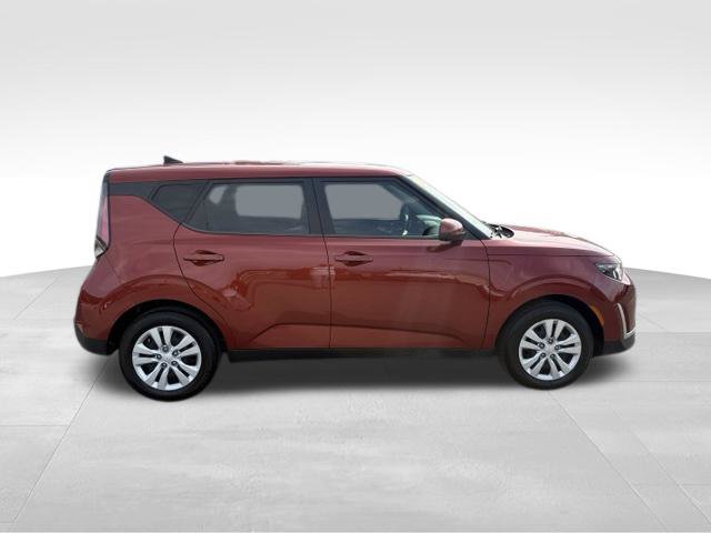 Used 2025 Kia Soul LX FWD image 9