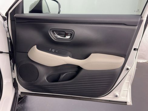 Certified 2025 Honda HR-V LX image 33