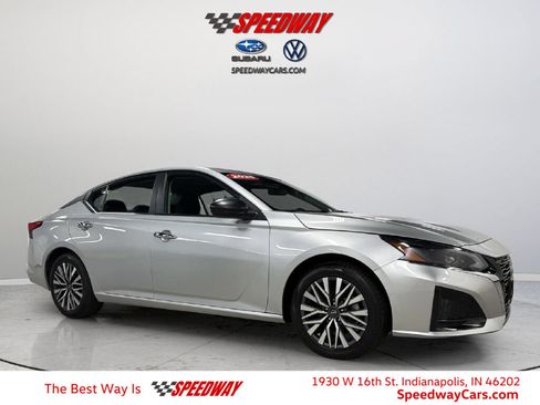Used 2025 Nissan Altima 2.5 SV FWD image 1