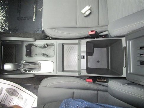 Used 2023 Nissan Frontier SV image 24