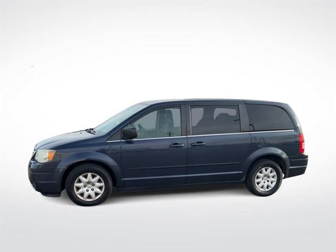Used 2009 Chrysler Town & Country LX image 5