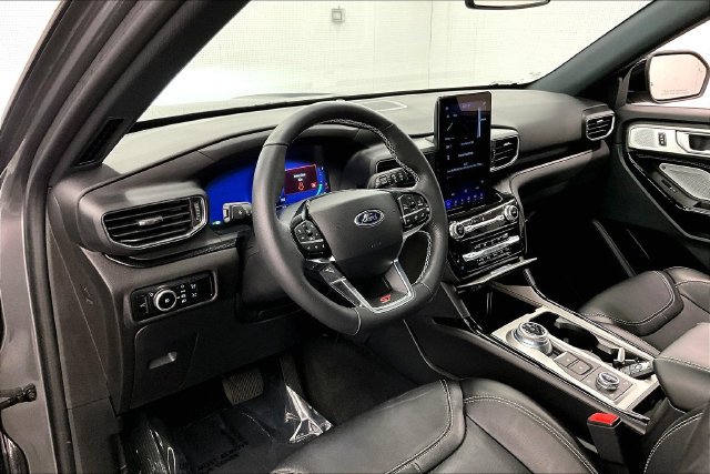 Used 2024 Ford Explorer ST w/ Technology Package AWD/4WD image 16