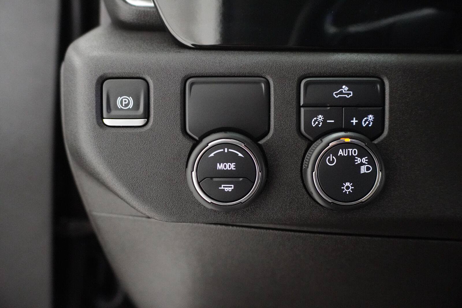 Used 2025 Chevrolet Silverado 1500 LT RWD image 13