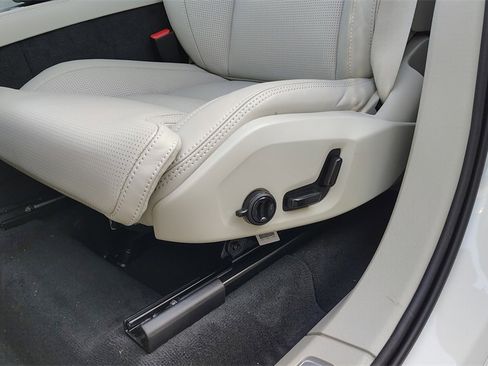 New 2026 Volvo XC90 B6 Ultra image 11