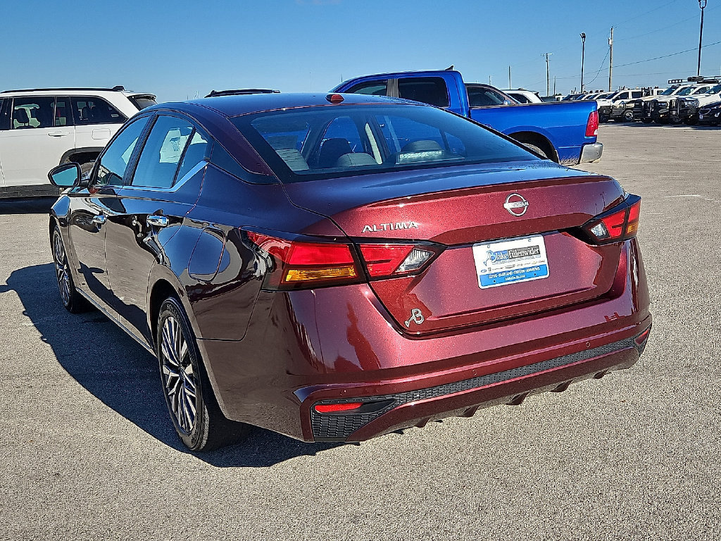 Used 2025 Nissan Altima 2.5 SV FWD image 5