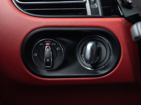 Certified 2023 Porsche Macan S AWD/4WD image 17