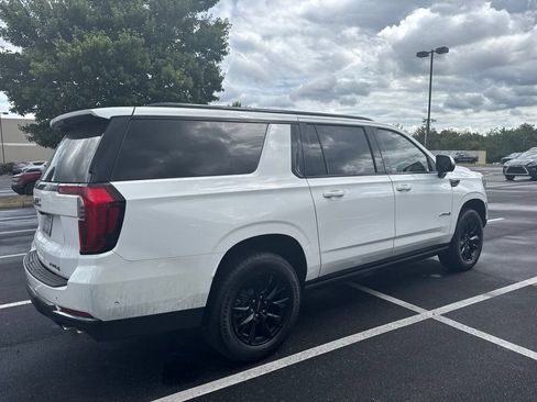 Used 2025 GMC Yukon XL AT4 w/ AT4 Premium Package AWD/4WD image 4