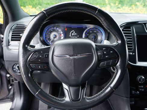 Used 2019 Chrysler 300 S image 21