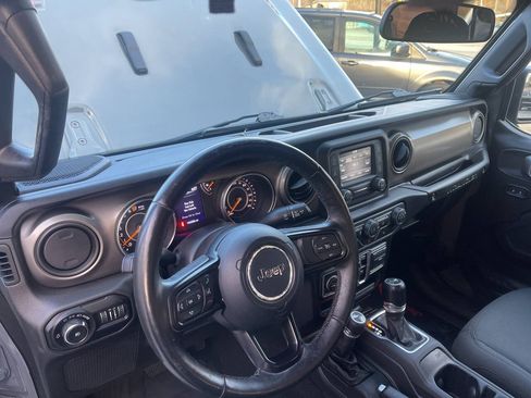 Used 2018 Jeep Wrangler Unlimited Sport S AWD/4WD image 17