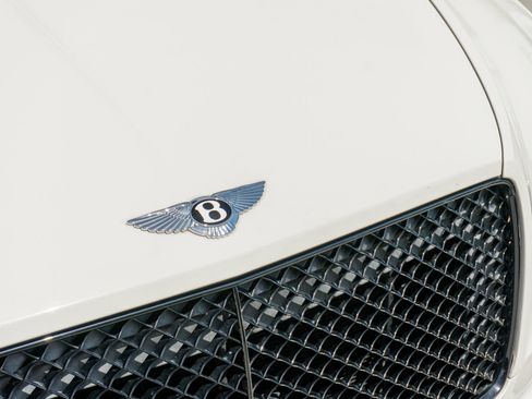 Used 2023 Bentley Bentayga AWD/4WD image 28