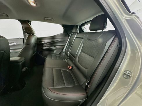 Used 2023 Chevrolet Bolt EUV LT w/ Convenience Package FWD image 25