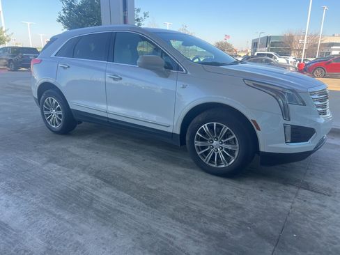 Used 2017 Cadillac XT5 Luxury w/ Driver Awareness Package image 9
