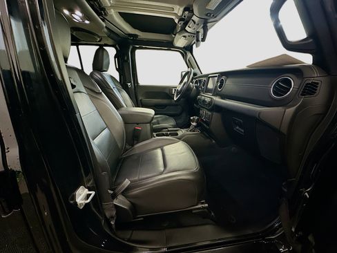 Used 2023 Jeep Wrangler Sahara w/ Cold Weather Group image 31