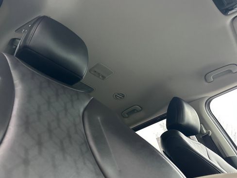 Used 2024 Kia Carnival LX image 17