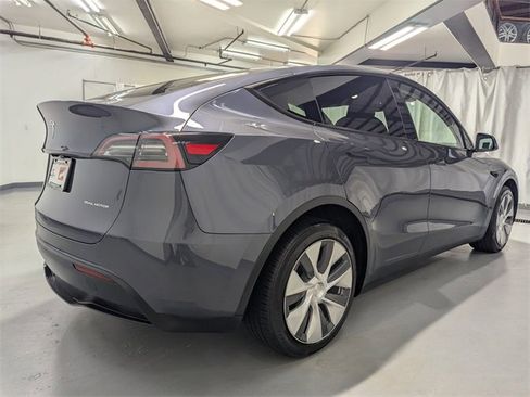 Used 2023 Tesla Model Y Long Range image 3