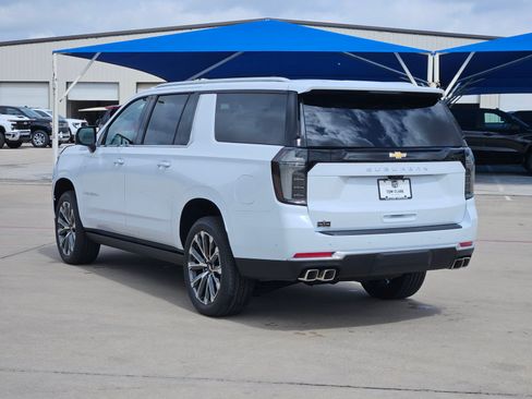 New 2026 Chevrolet Suburban High Country AWD/4WD image 4