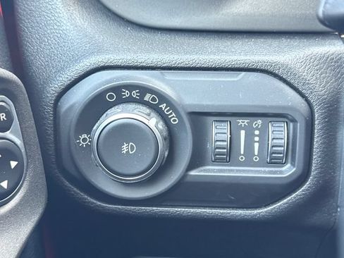 Used 2019 Jeep Wrangler Unlimited Sahara AWD/4WD image 26