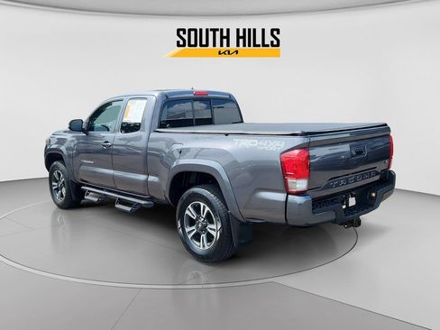 Used 2017 Toyota Tacoma TRD Sport w/ Tow Package (A/T) AWD/4WD image 3