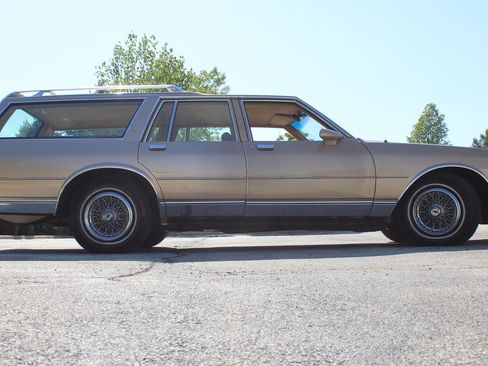 Used 1987 Chevrolet Caprice Classic RWD image 34