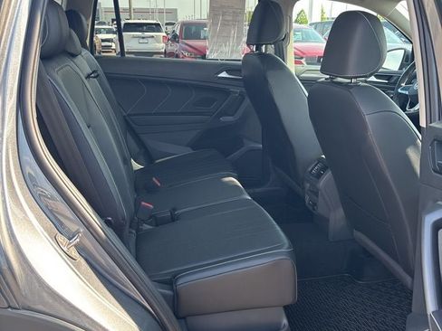 Used 2024 Volkswagen Tiguan SE w/ Panoramic Sunroof Package AWD/4WD image 25