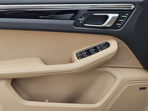 Certified 2026 Porsche Macan AWD/4WD image 22