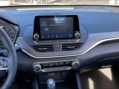 Used 2025 Nissan Altima 2.5 SR image 9