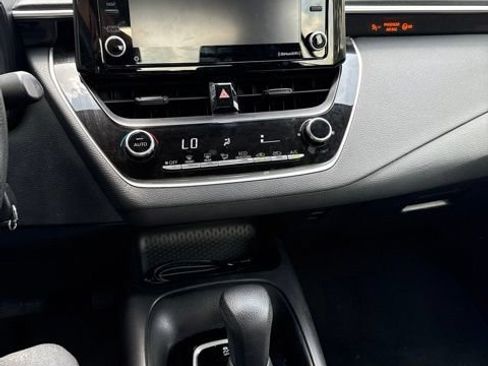 Used 2022 Toyota Corolla LE FWD image 12