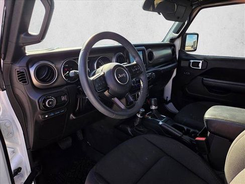Used 2023 Jeep Wrangler Unlimited AWD/4WD image 9