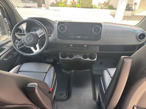 Used 2024 Mercedes-Benz Sprinter 2500 image 9