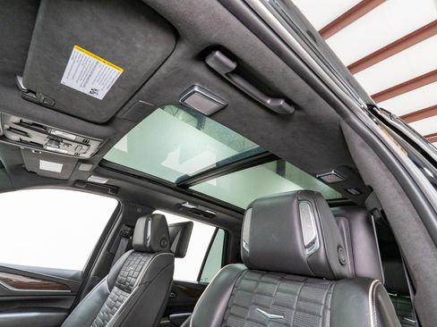Used 2021 Cadillac Escalade Sport Platinum AWD/4WD image 17