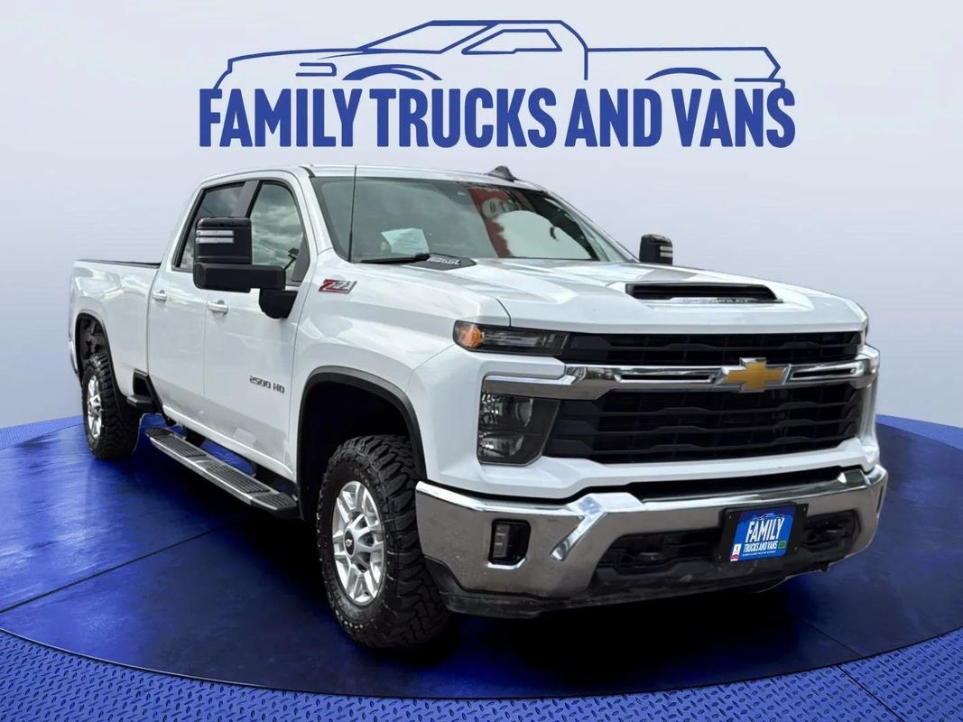 Used 2024 Chevrolet Silverado 2500 LT w/ Convenience Package AWD/4WD image 7