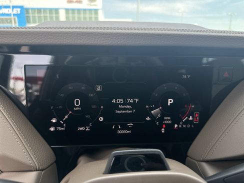 Certified 2025 GMC Yukon XL Denali w/ Denali Reserve Package AWD/4WD image 12
