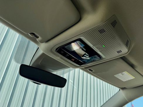 Used 2025 Volkswagen Atlas SE image 28