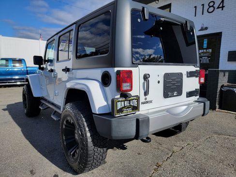 Used 2017 Jeep Wrangler Unlimited Sahara image 3